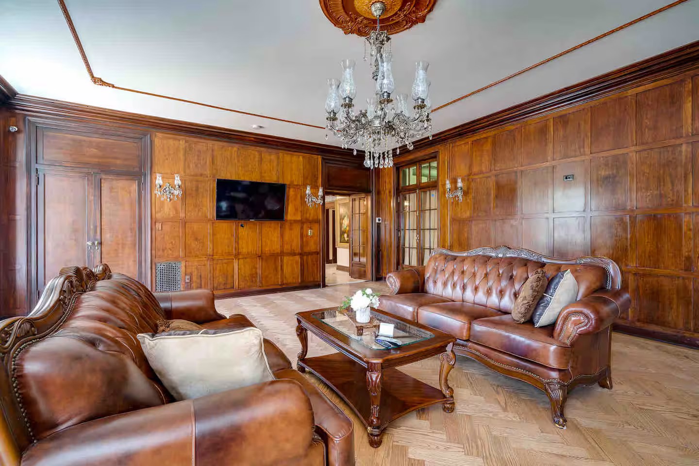 Lounge entertainment area